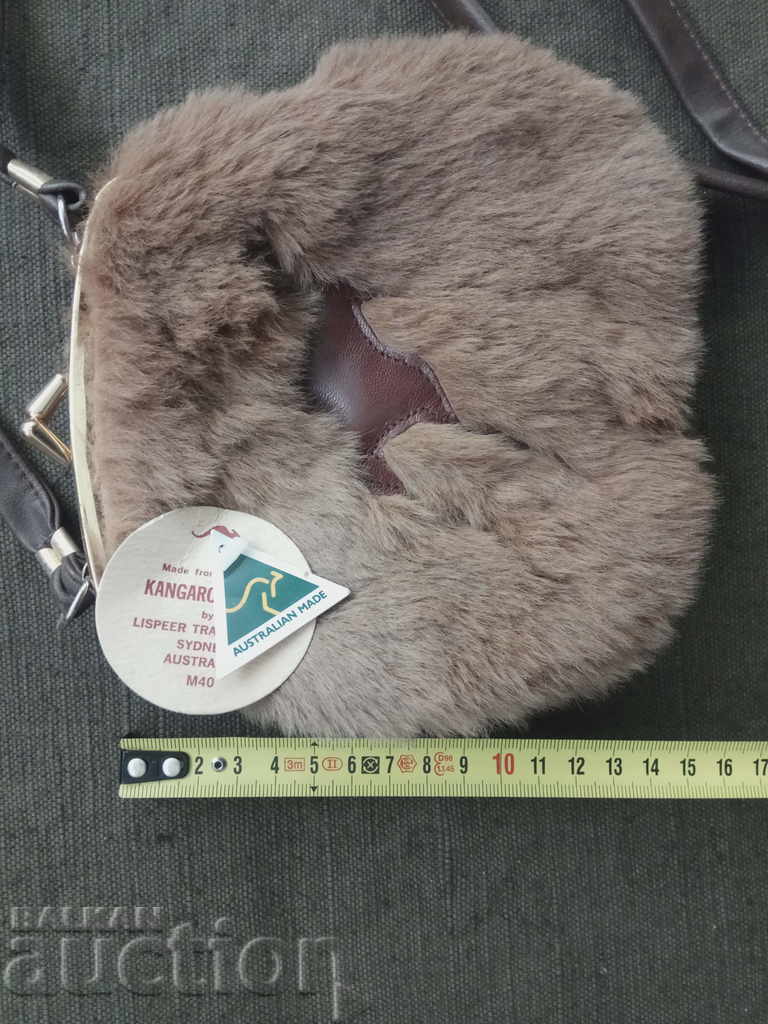 Geantă de mână din piele de cangur Kangoroo Hide Lisper cu preț 30.00 BGN | € 15.34 Geantă de mână din piele de cangur Kangoroo Hide Lisper cu preț 30.00 BGN | € 15.34