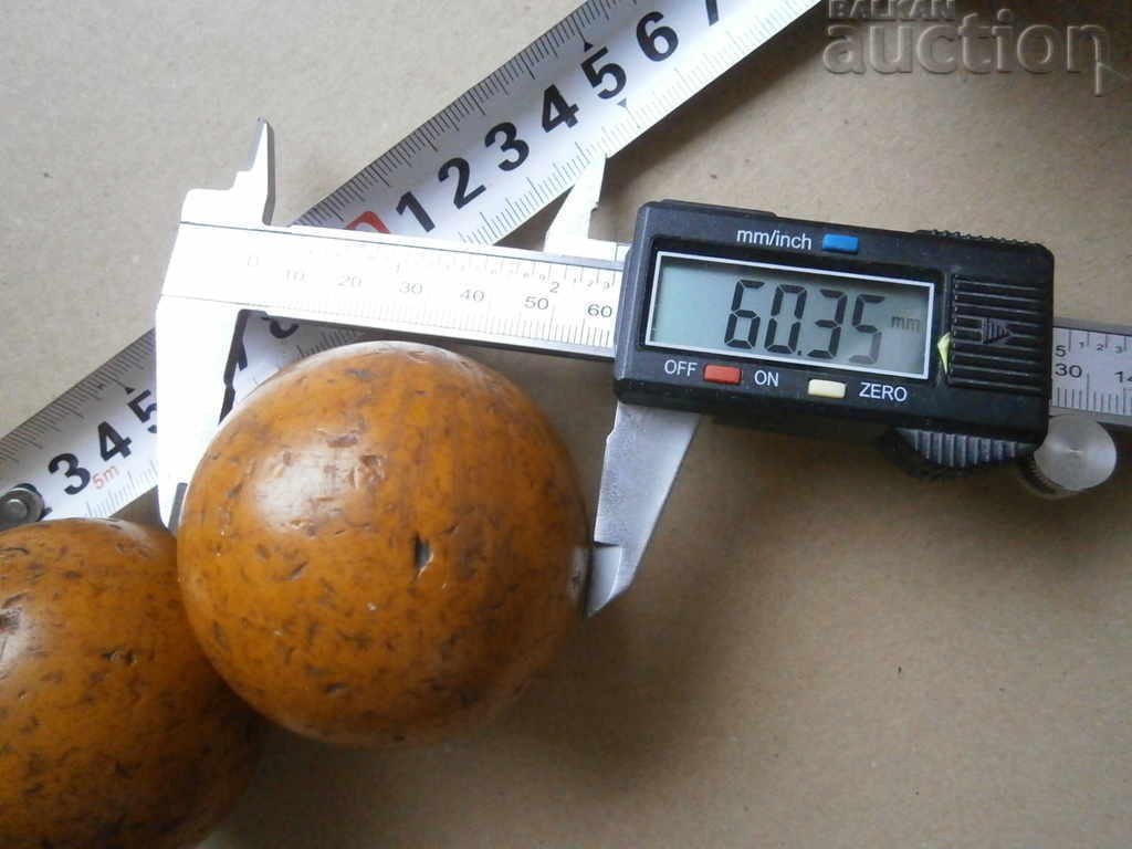 Delivery of vintage game balls art deco bakelite catalin amber Delivery of vintage game balls art deco bakelite catalin amber