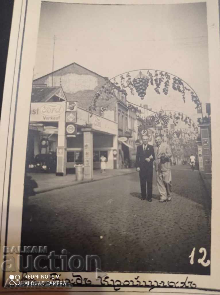 Photography photo Germany Panayot advertising sphastiki with price 10.00 BGN | € 5.11 Photography photo Germany Panayot advertising sphastiki with price 10.00 BGN | € 5.11