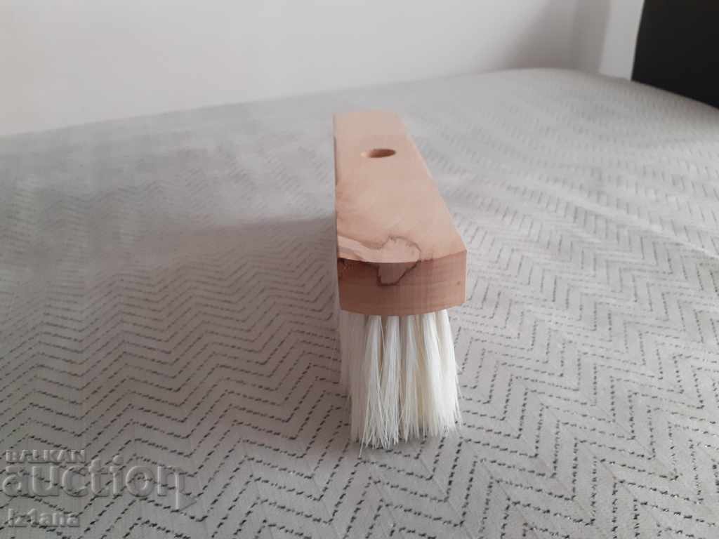 Παλιά βούρτσα με τιμή 16.00 BGN | € 8.18