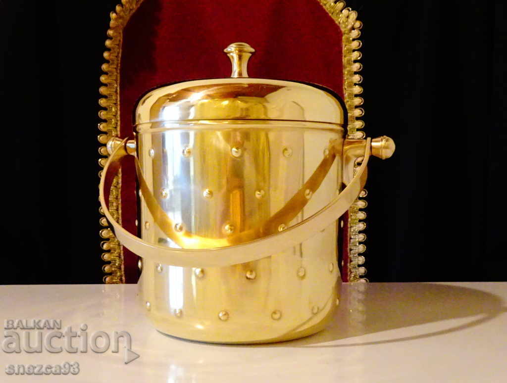 Auction Bronze champagne bucket, ice container, ice bucket, masterpiece Auction Bronze champagne bucket, ice container, ice bucket, masterpiece
