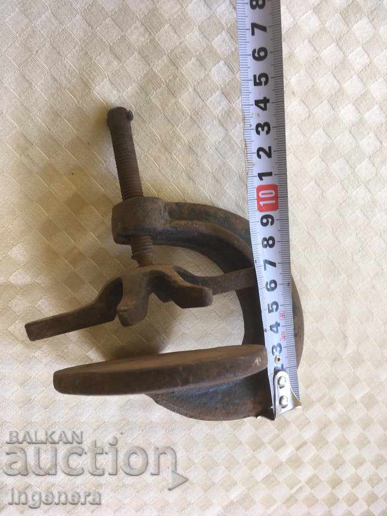 MENGEME TIGHTENING THE VULCANIZER OLD TOOL with price 11.00 BGN | € 5.62 MENGEME TIGHTENING THE VULCANIZER OLD TOOL with price 11.00 BGN | € 5.62