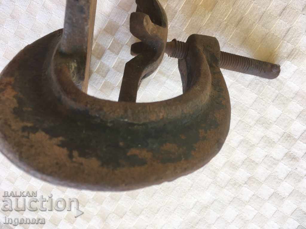 Auction MENGEME TIGHTENING THE VULCANIZER OLD TOOL Auction MENGEME TIGHTENING THE VULCANIZER OLD TOOL