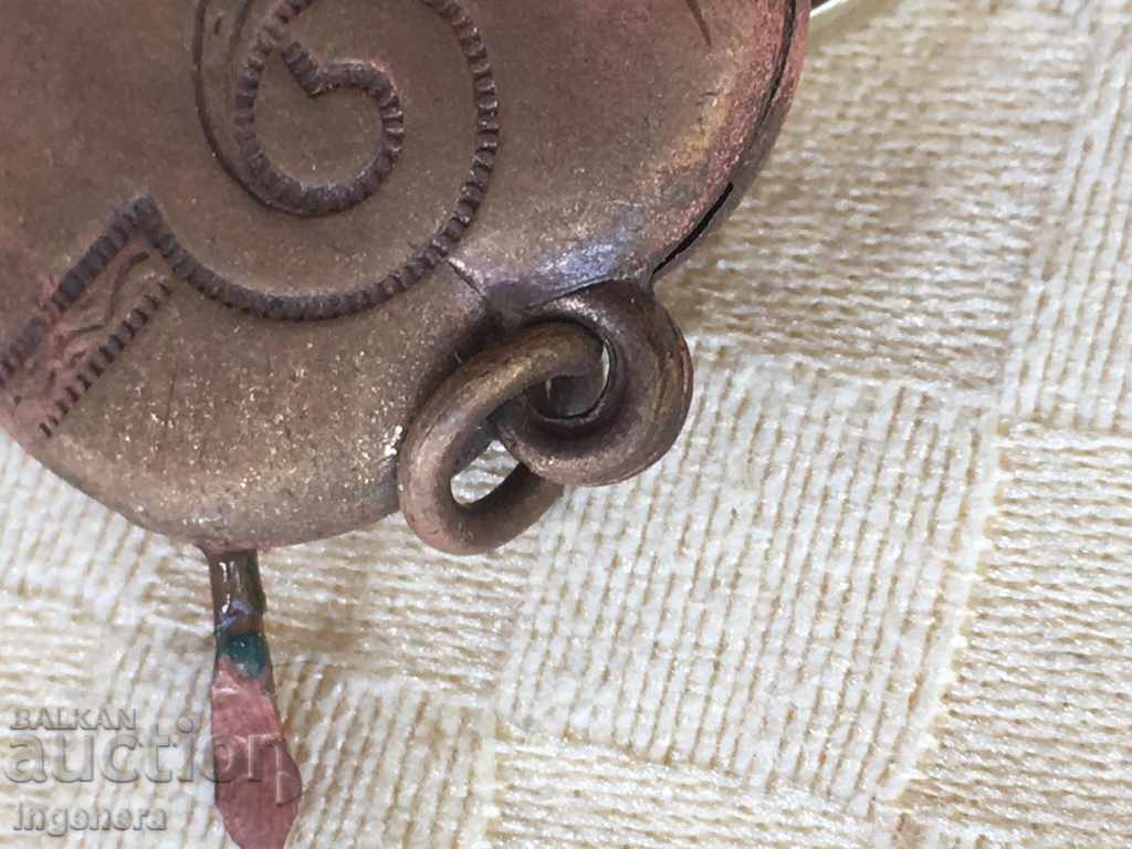 Delivery of PENDANT MEDALLION REVIVAL JEWELERY