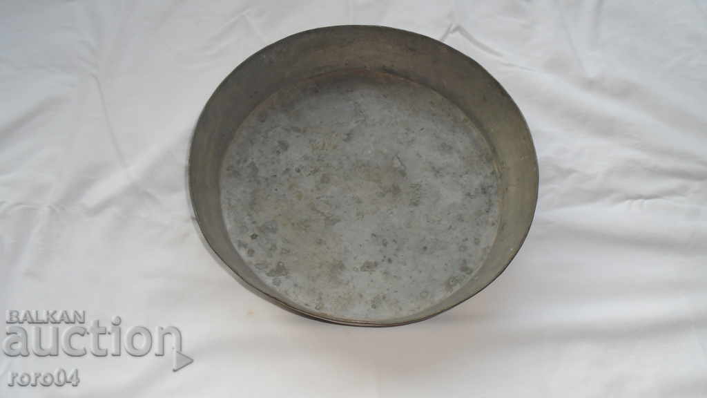 TAVĂ DE COACERE DE CRĂCIUN