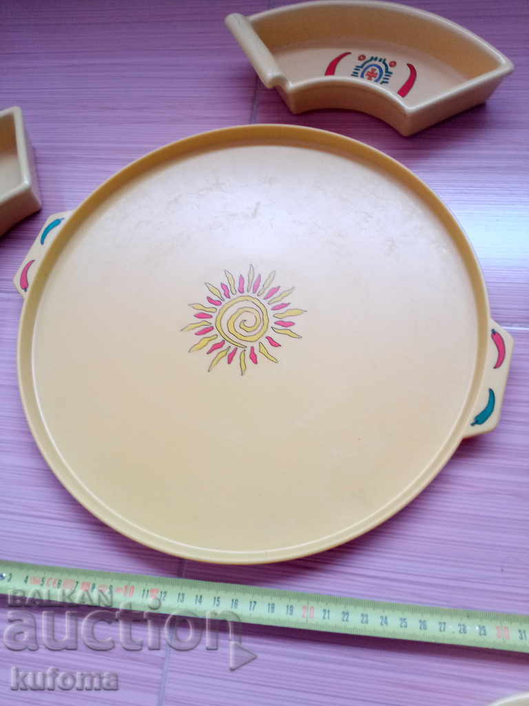 Livrarea Tava veche pentru nuci sau gustari Livrarea Tava veche pentru nuci sau gustari