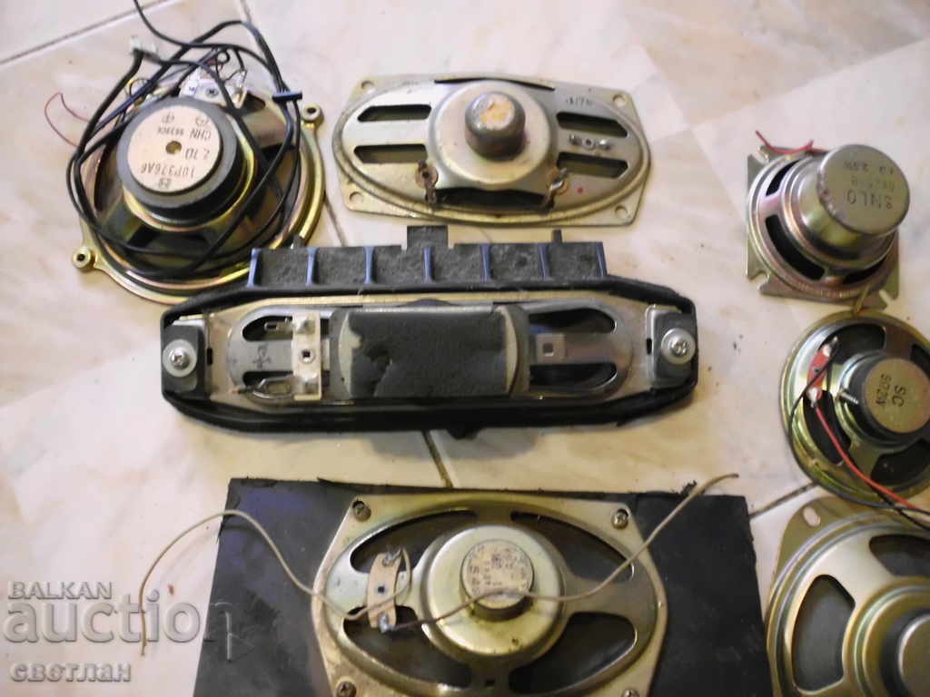 MULTE VORBITORI--MUNCĂ cu preț 30.00 BGN | € 15.34