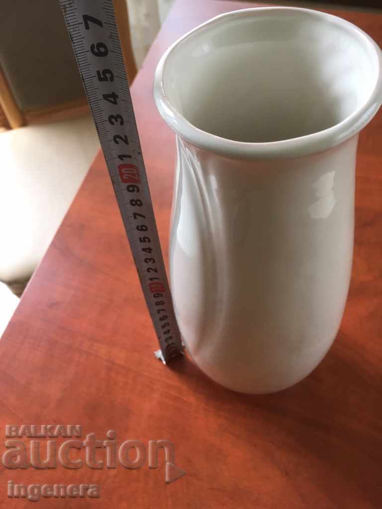 VASA PORCELAN with price 7.00 BGN | € 3.58 VASA PORCELAN with price 7.00 BGN | € 3.58