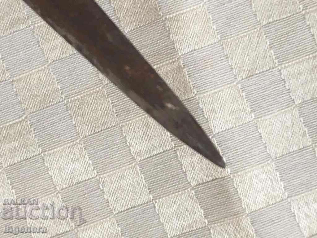 Auction Old Three-Sided Cutting Tool Auction Old Three-Sided Cutting Tool