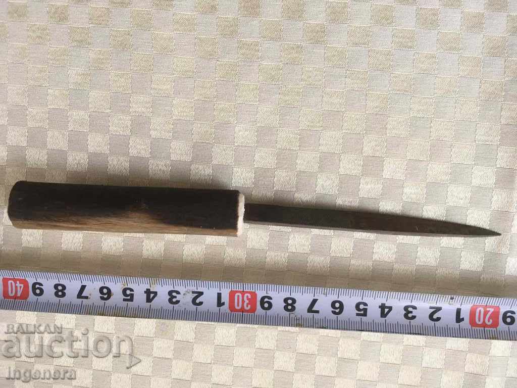 Old Three-Sided Cutting Tool Old Three-Sided Cutting Tool