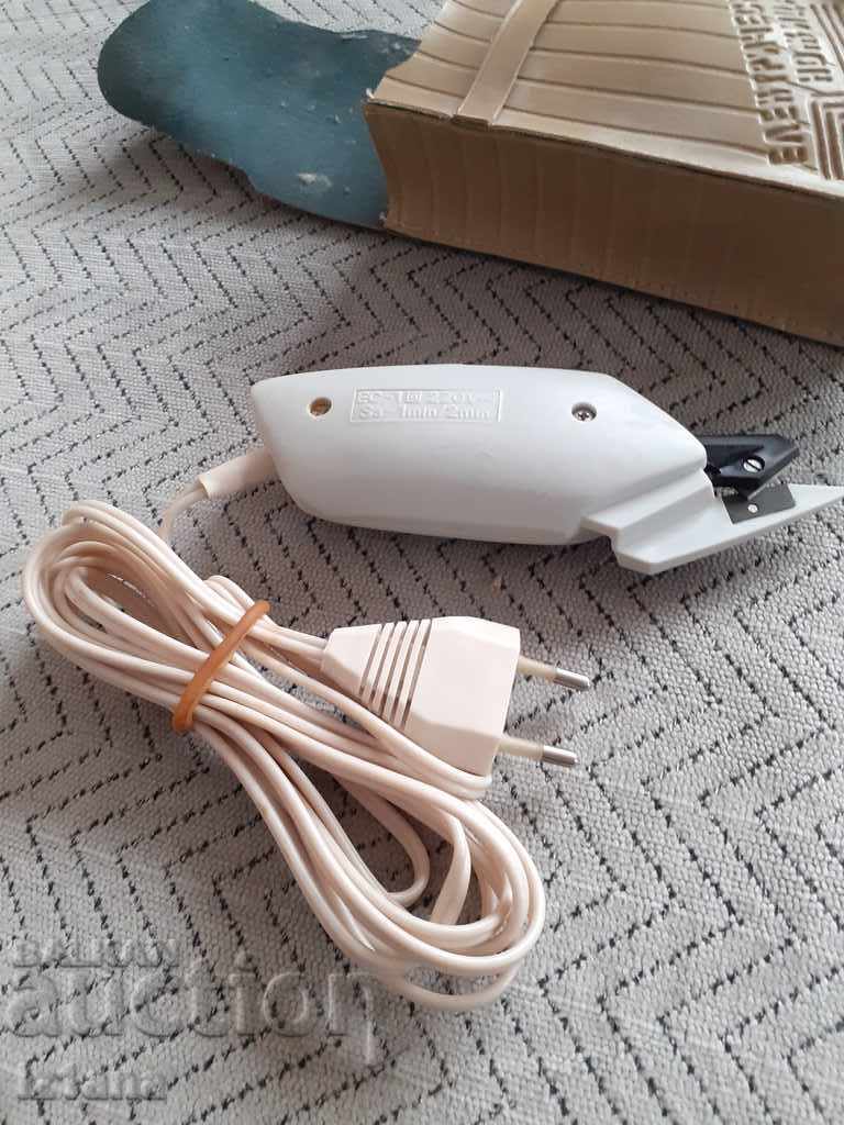 Old electric scissors with price 45.00 BGN | € 23.01 Old electric scissors with price 45.00 BGN | € 23.01