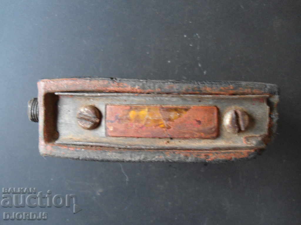 Old wheel pedal with price 3.00 BGN | € 1.53 Old wheel pedal with price 3.00 BGN | € 1.53