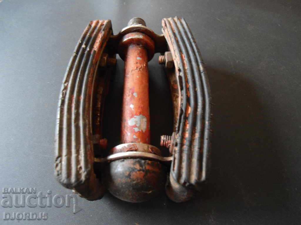Auction Old wheel pedal Auction Old wheel pedal