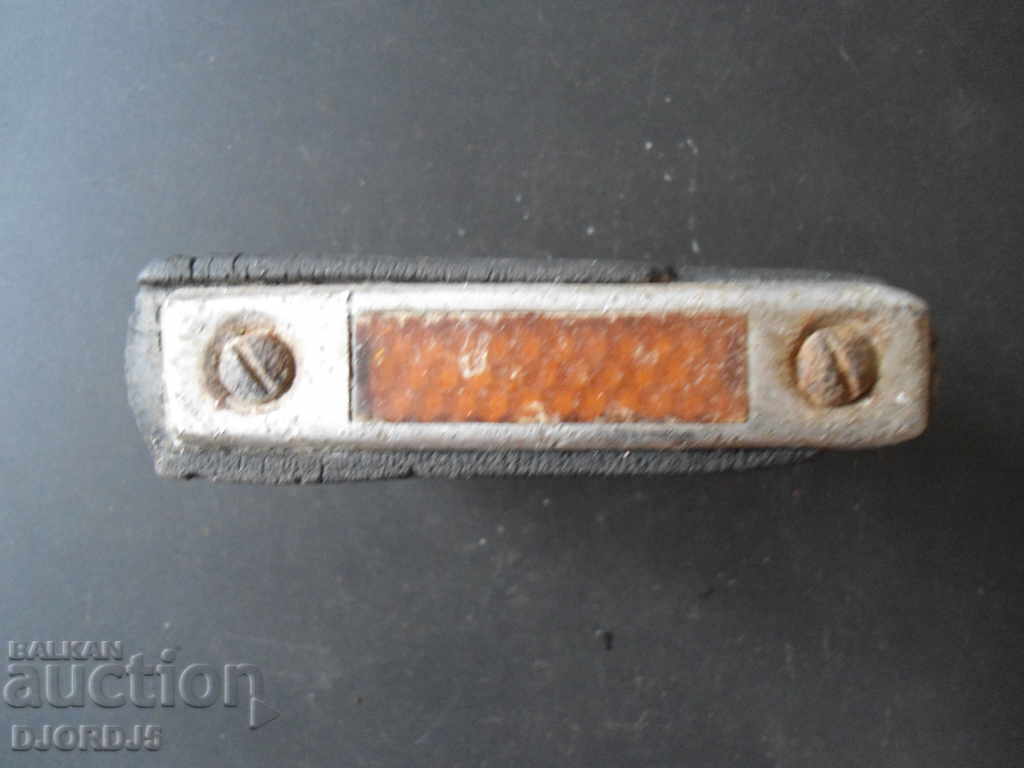 Old wheel pedal with price 2.00 BGN | € 1.02 Old wheel pedal with price 2.00 BGN | € 1.02