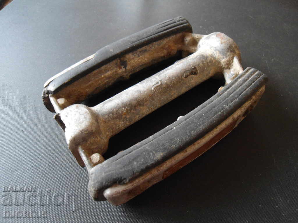Auction Old wheel pedal Auction Old wheel pedal