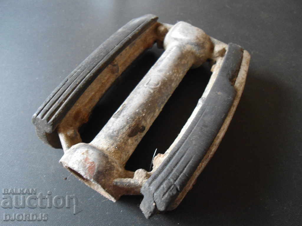 Delivery of Old wheel pedal Delivery of Old wheel pedal