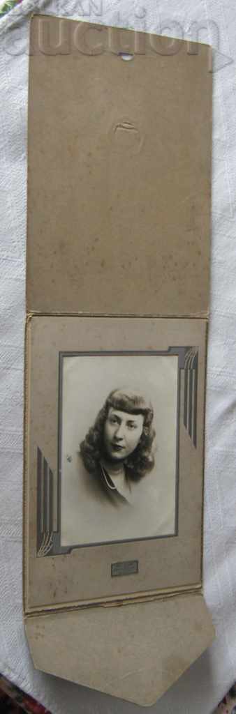YOUNG WOMAN DETROIT USA 193 .. PHOTO CARDBOARD with price 9.00 BGN | € 4.60 YOUNG WOMAN DETROIT USA 193 .. PHOTO CARDBOARD with price 9.00 BGN | € 4.60