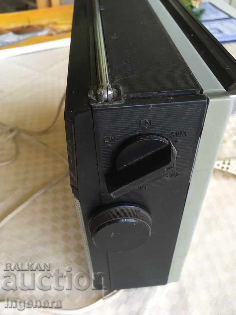 Livrarea RADIO VEF 222 FUNCȚIONAL