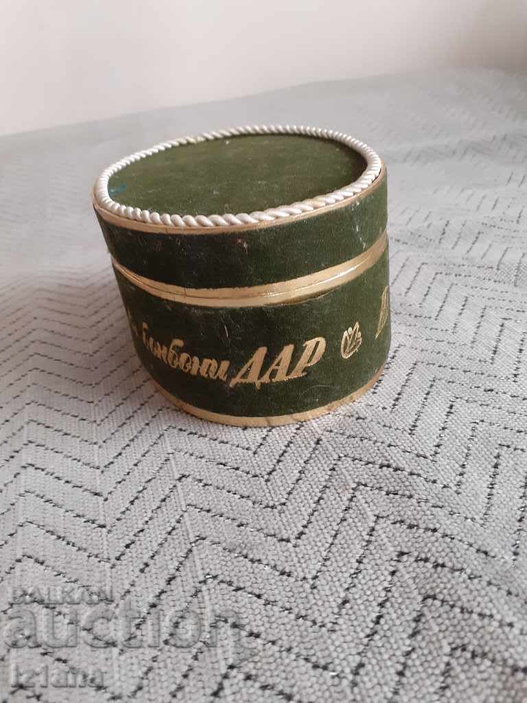 Παλιό κουτί σοκολατάκια δώρο, αγόρι με τιμή 30.00 BGN | € 15.34 Παλιό κουτί σοκολατάκια δώρο, αγόρι με τιμή 30.00 BGN | € 15.34