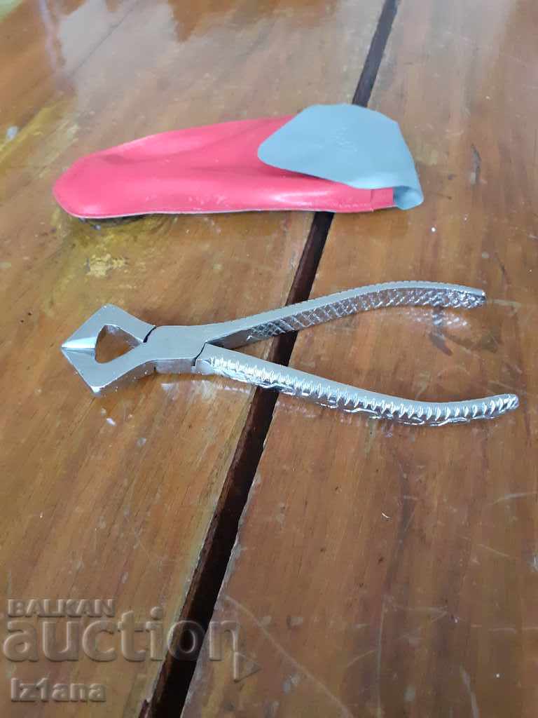 Auction Old pliers Auction Old pliers