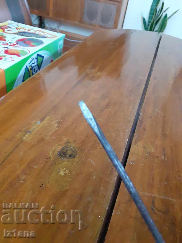 Licitație o șurubelniță vechi