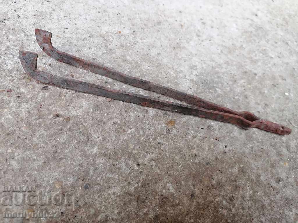 Old dilaf minion masha, wrought iron for the stove with price 34.00 BGN | € 17.38