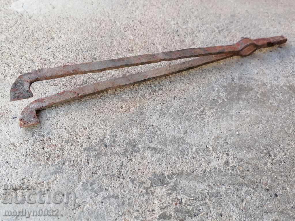 Auction  Old dilaf minion masha, wrought iron for the stove