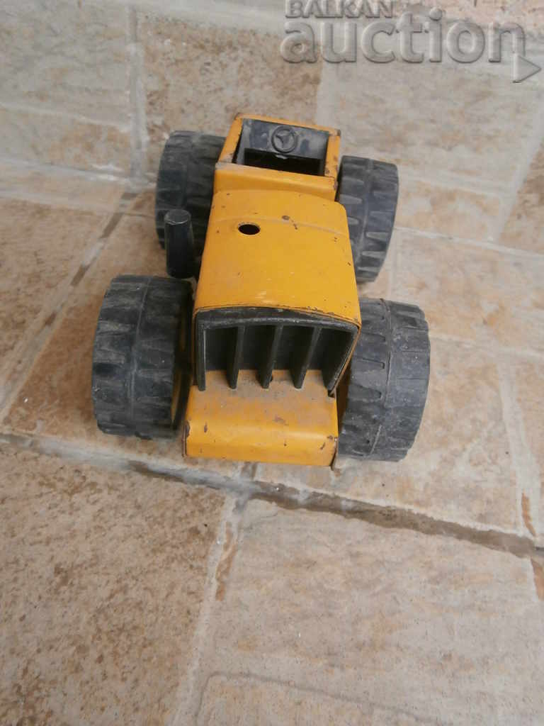 metal toy soc fadroma tractor or excavator with price 21.00 BGN | € 10.74 metal toy soc fadroma tractor or excavator with price 21.00 BGN | € 10.74
