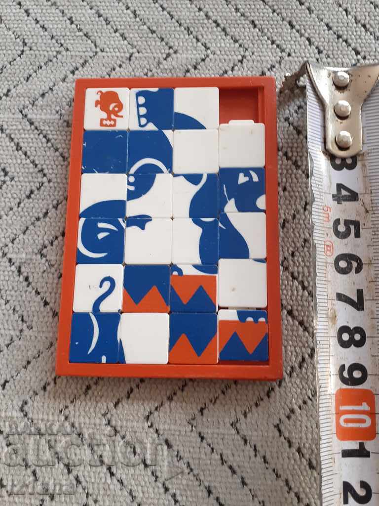 Auction An old kid's play, a tile Auction An old kid's play, a tile