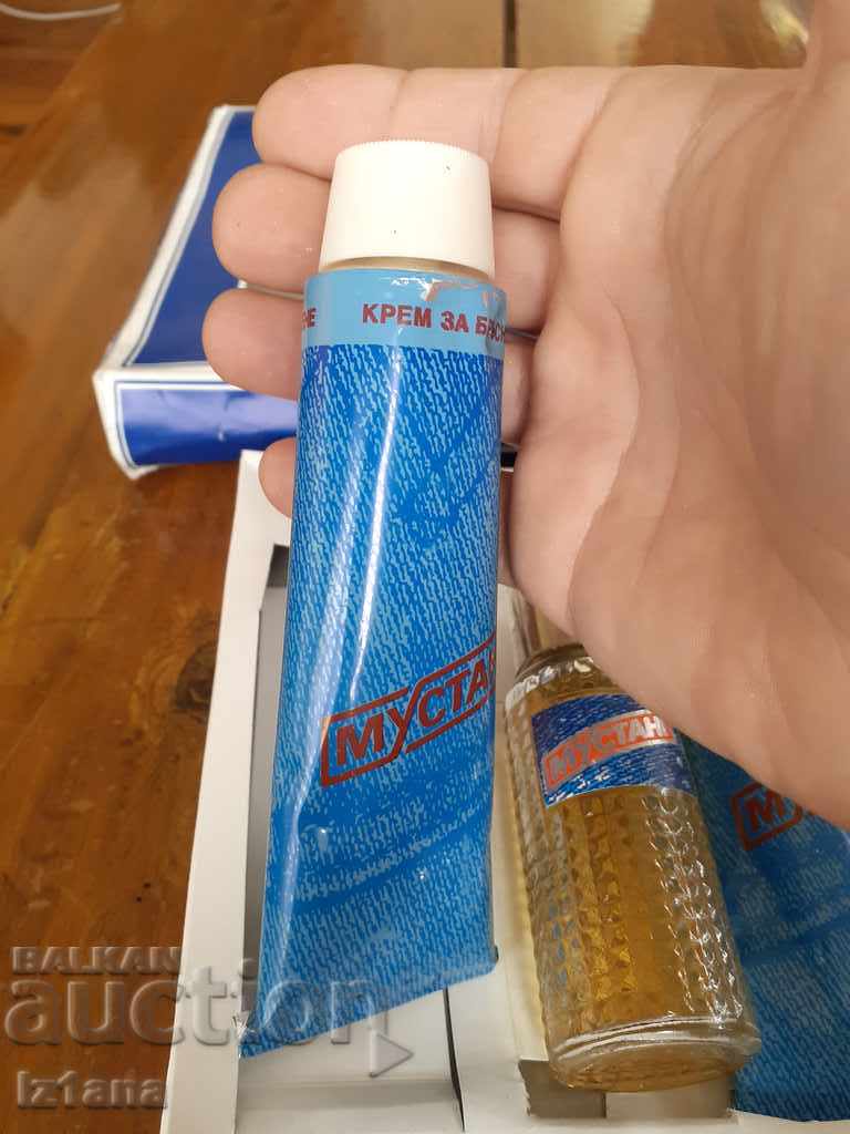 Licitație Set cosmetic vechi Mustang