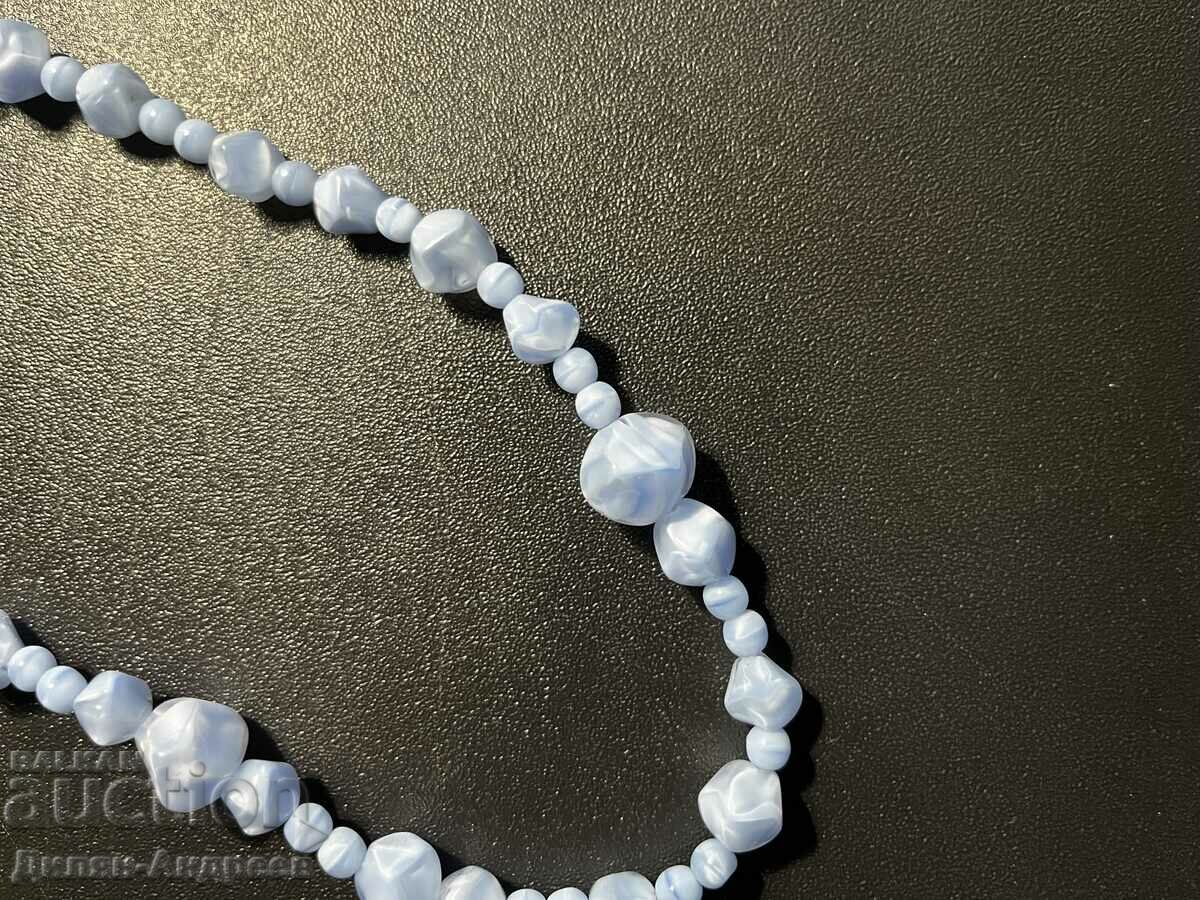 Δημοπρασία Αρχαίο κολιέ από τα τέλη του 20ού αιώνα. Δημοπρασία Αρχαίο κολιέ από τα τέλη του 20ού αιώνα.