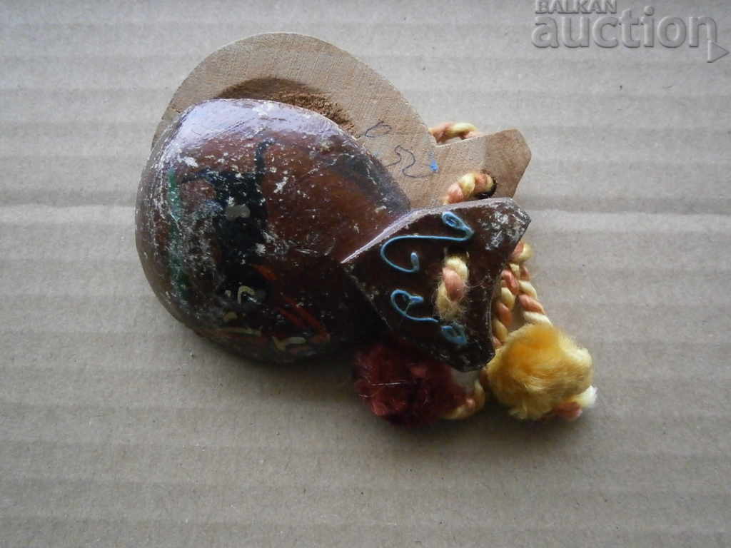 Delivery of art deco retro antique castanets Delivery of art deco retro antique castanets