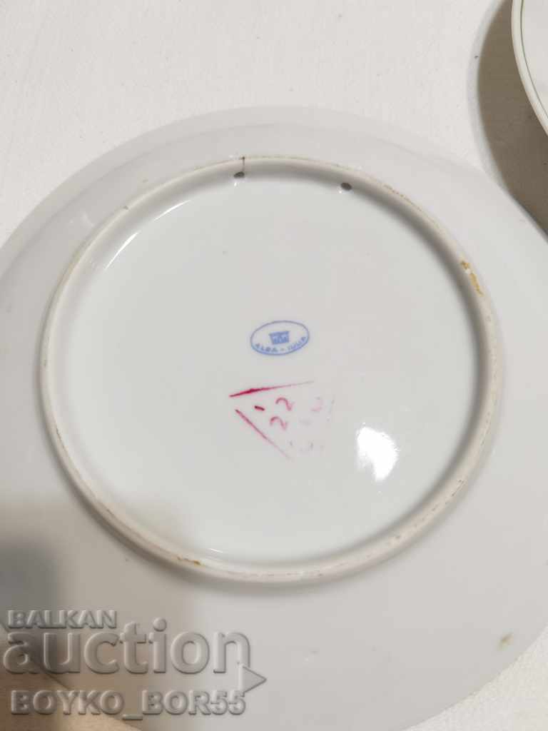 Аукцион Порцеланова Чиния за Стена Нова - Две Момичета Аукцион Порцеланова Чиния за Стена Нова - Две Момичета