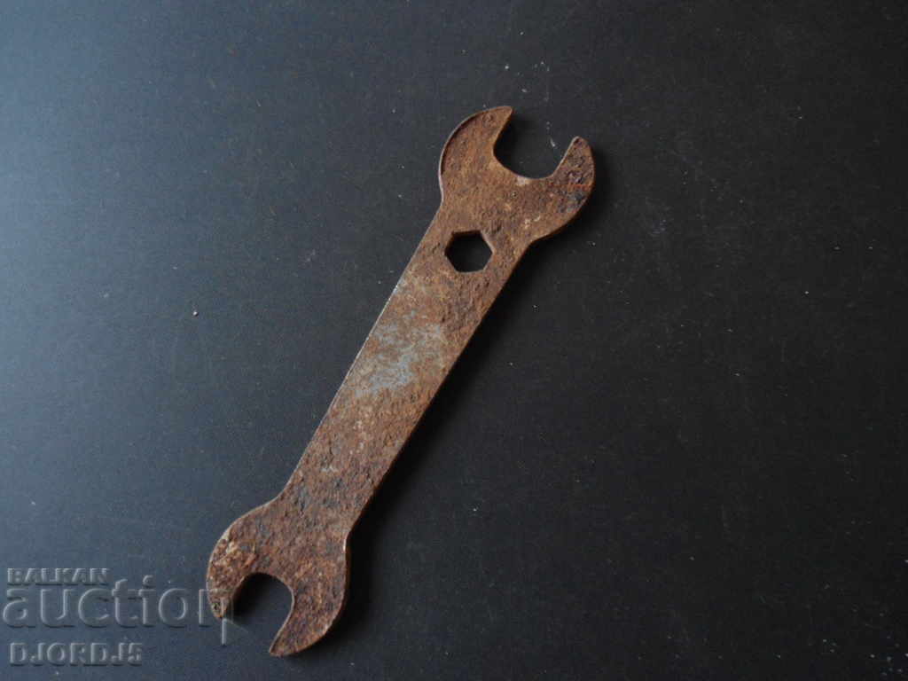 An old switch with price 2.00 BGN | € 1.02 An old switch with price 2.00 BGN | € 1.02