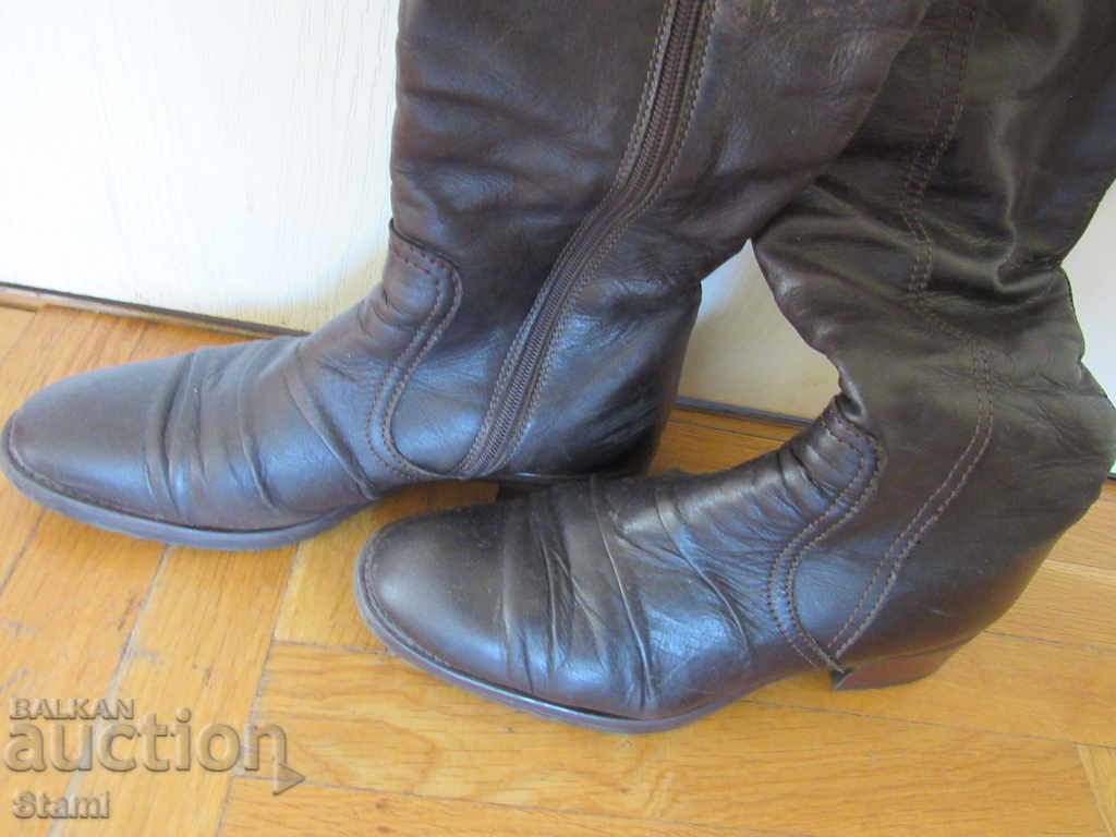 Delivery of Women's boots made of genuine leather, number 38 Delivery of Women's boots made of genuine leather, number 38