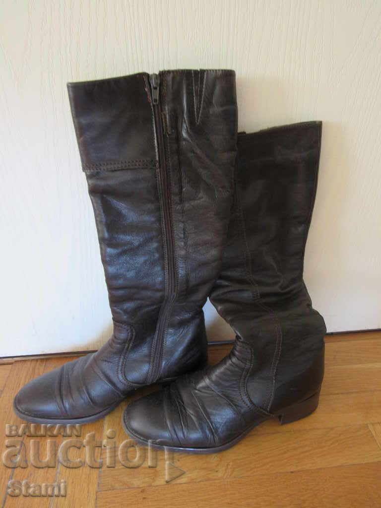 Women's boots made of genuine leather, number 38