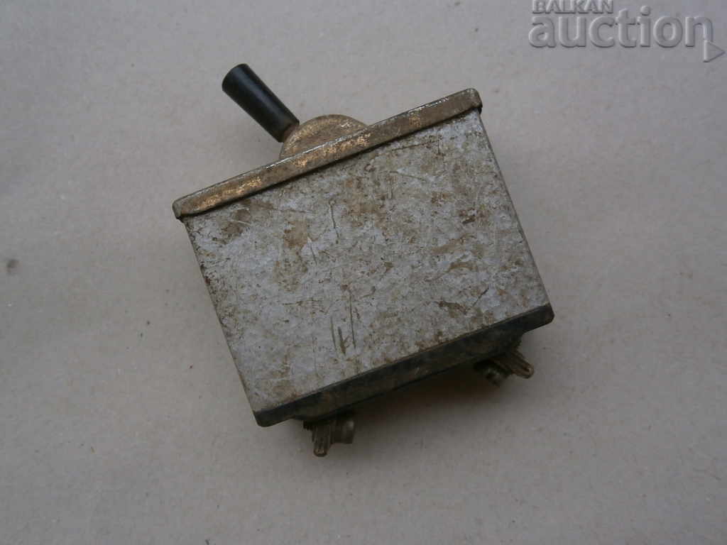 αντίκα στρατιωτικό μικρό κλειδί διακόπτη με τιμή 25.00 BGN | € 12.78 αντίκα στρατιωτικό μικρό κλειδί διακόπτη με τιμή 25.00 BGN | € 12.78