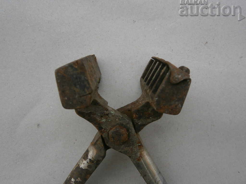 Auction large tool pliers press Auction large tool pliers press