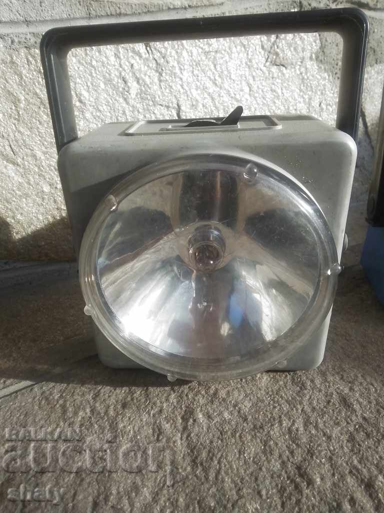 Felinare vechi. Spoturi vechi. cu preț 45.00 BGN | € 23.01