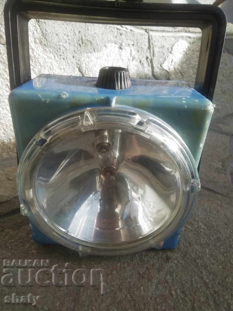 Licitație Felinare vechi. Spoturi vechi.