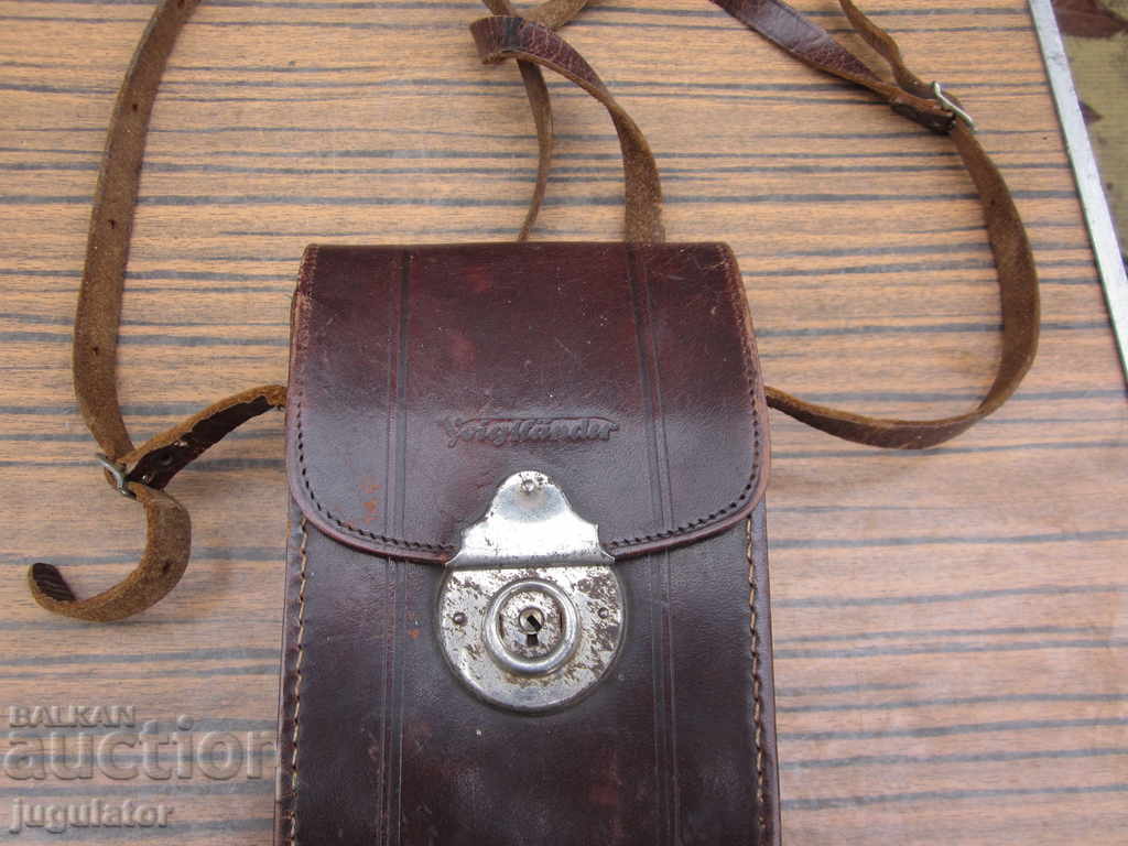 Delivery of leather case for vintage fur camera VOIGTLANDER