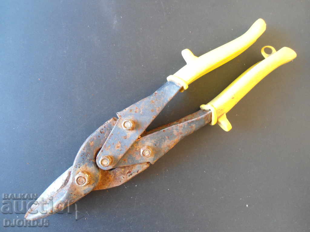 Auction Old scissors Auction Old scissors
