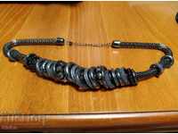 Εντυπωσιακό κολιέ, αποτελεσματικό φάρμακο