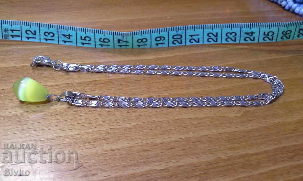 Auction Pendant Necklace with Yellow Stone Auction Pendant Necklace with Yellow Stone