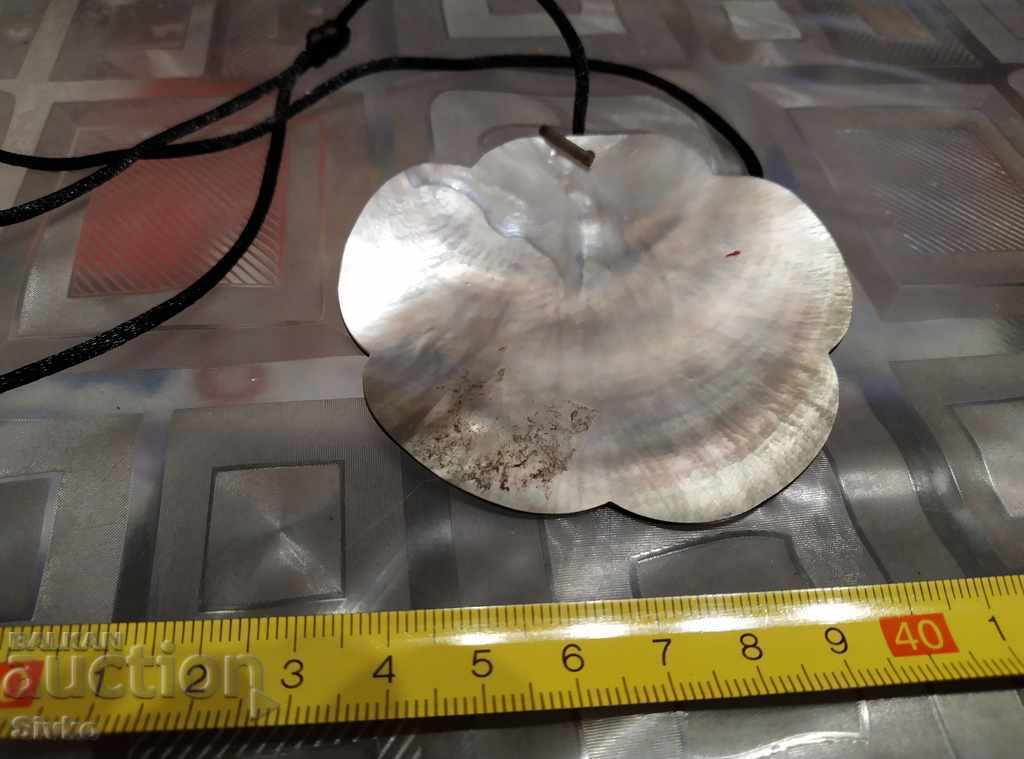 Auction  Mother-of-Pearl Necklace