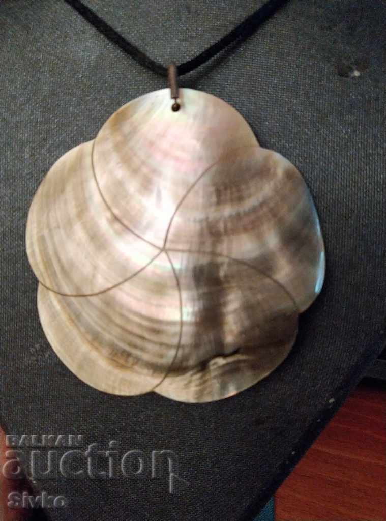 Delivery of Mother-of-Pearl Necklace