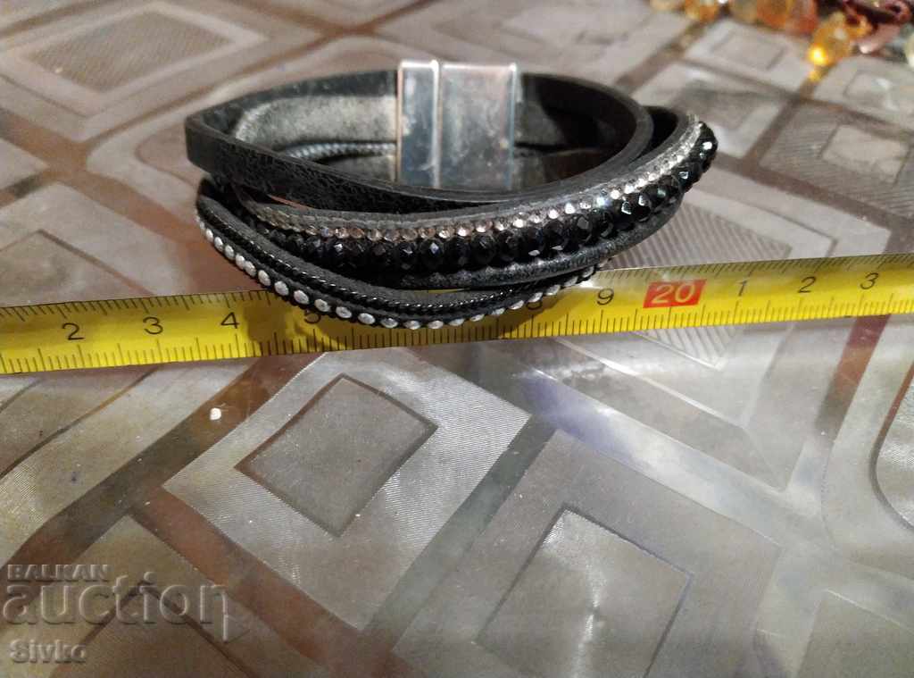 Metal and leather hryvnia with price 0.09 BGN | € 0.05