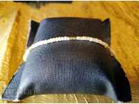 Brățară cu elemente albe