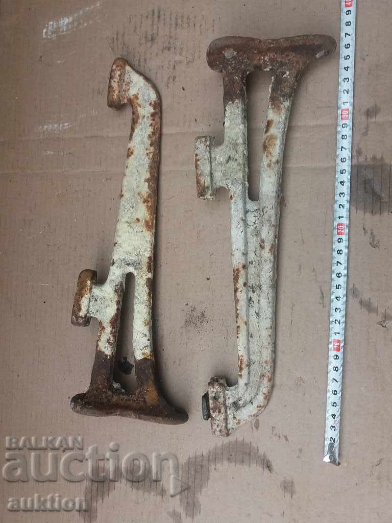 SET OF TWO BRACKETS, SINK SETS - CAST IRON - 7 SET OF TWO BRACKETS, SINK SETS - CAST IRON - 7