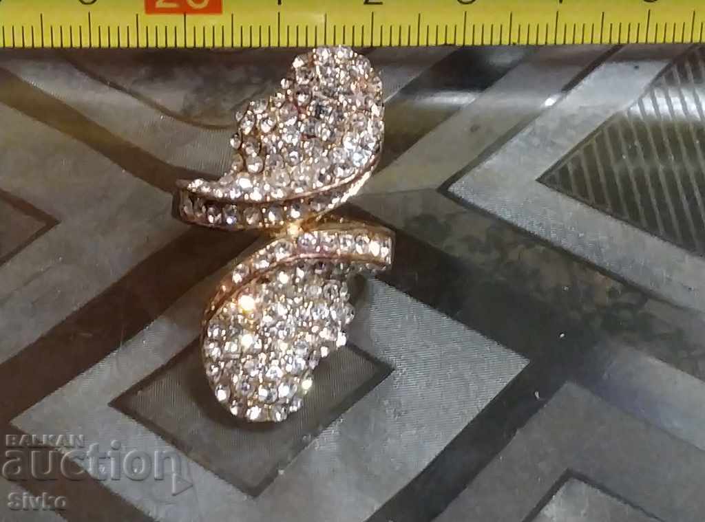 Ring with striking zircons Ring with striking zircons